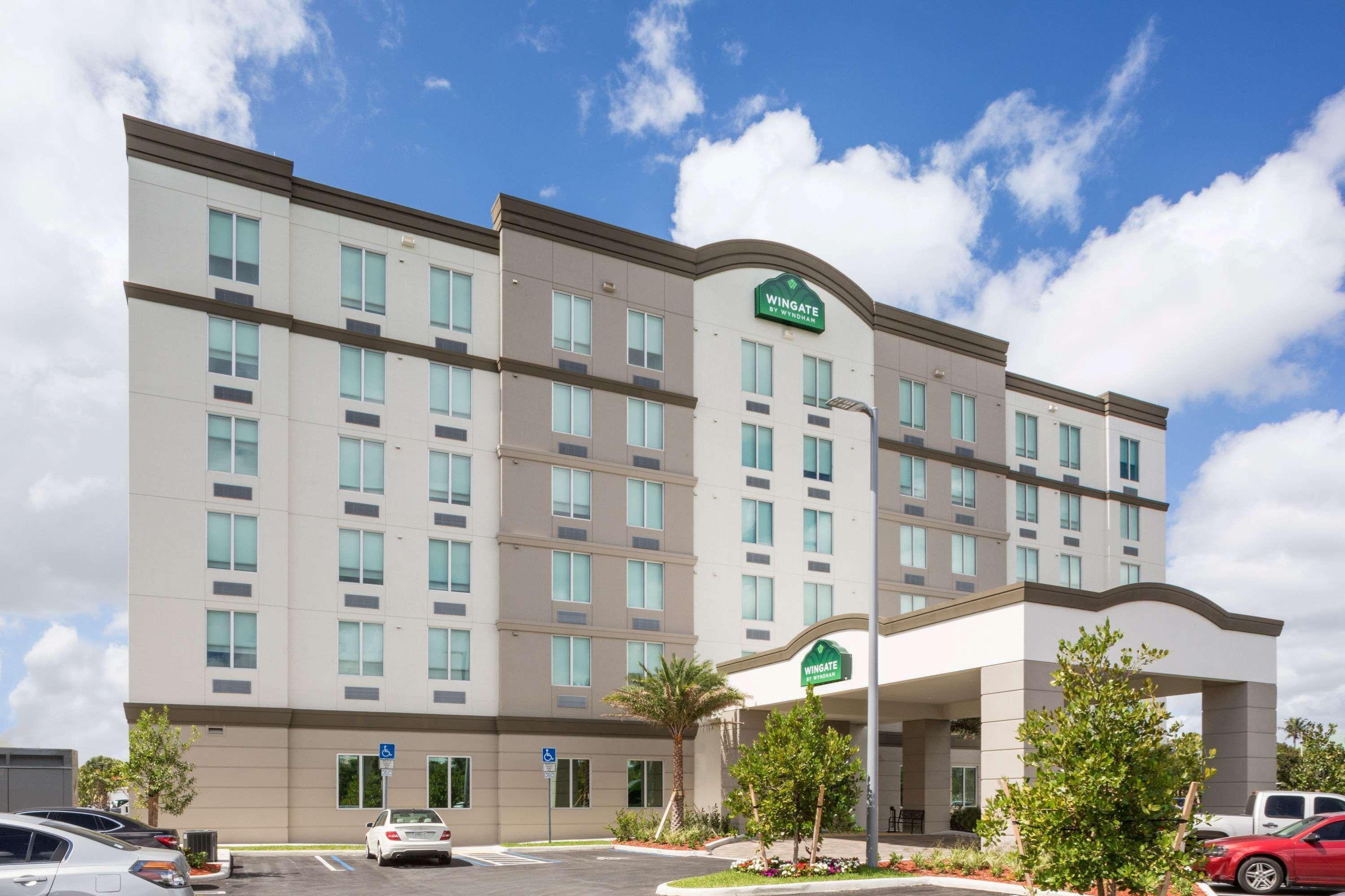 Hotel Wingate By Wyndham Miami Airport à Doral Extérieur photo