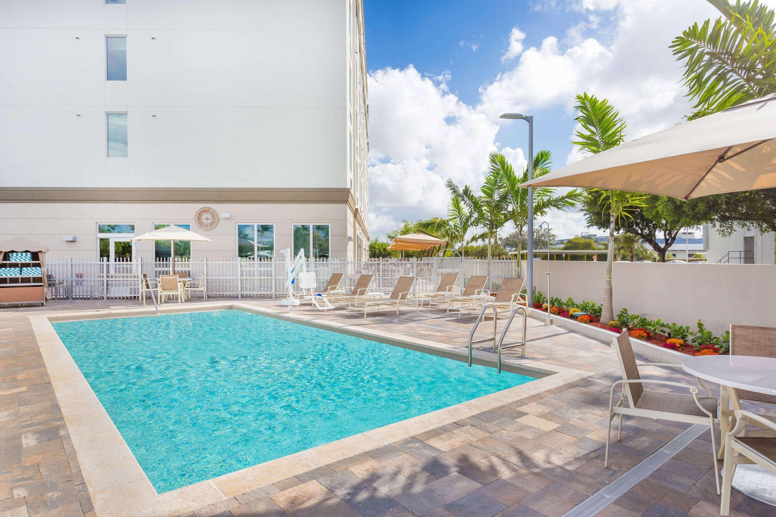 Hotel Wingate By Wyndham Miami Airport à Doral Extérieur photo